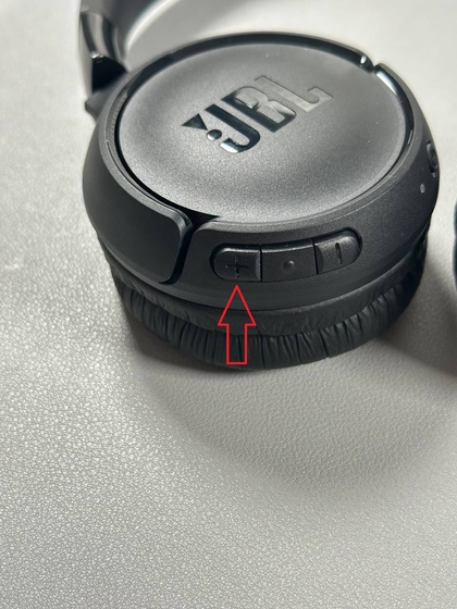 Nummer overslaan met JBL Tune 520BT-hoofdtelefoon