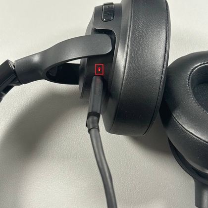 LED-lampje brandt op de JBL Tune 720BT-hoofdtelefoon