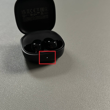 Oplaadcase met indicatielampje dat knippert op Xiaomi Redmi Buds 6 Play