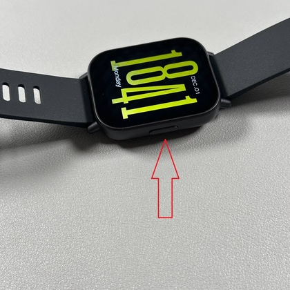 Zijknop indrukken om het horloge te activeren