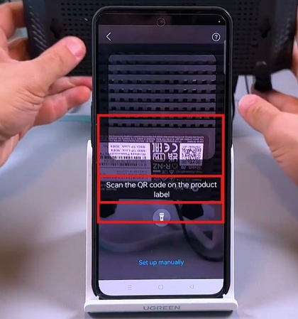 QR-code scannen op de achterkant van de router