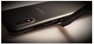 Batterijklep verwijderen - Stap 1