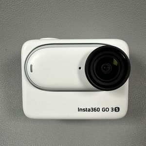 Spraakbesturing in-/uitschakelen en beheren op Insta360 GO 3S