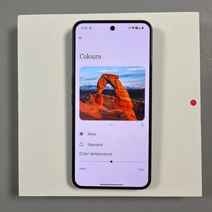Schermkleurenschema wijzigen op Nothing Phone (3): Standaard of Levendig