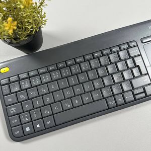De touchpad gebruiken op het draadloze Logitech-touchboard K400
