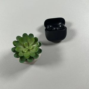 Het volume wijzigen op de Xiaomi Redmi Buds 6 Lite